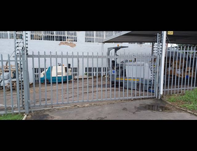1,000M² WAREHOUSE TO LET IN NEW GERMANY